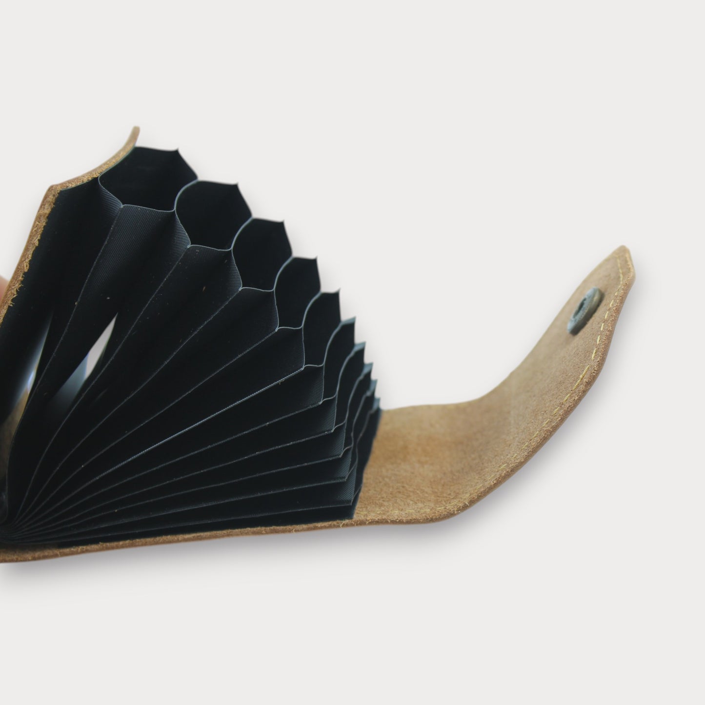 El Yapımı Hakiki Deri Akordiyon Kartlık – SlimFlex
