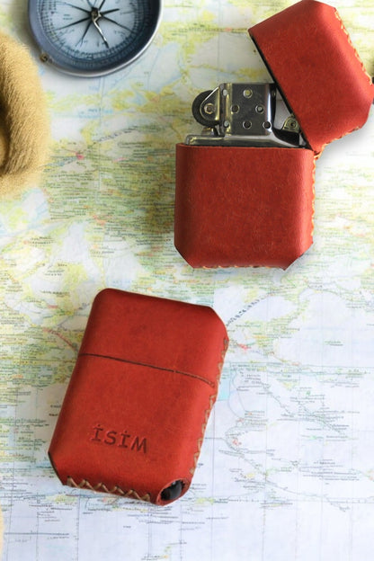 Kişiye Özel El Yapımı Deri Kılıflı Zippo Tarzı Çakmak – Hediye & Özel Günler