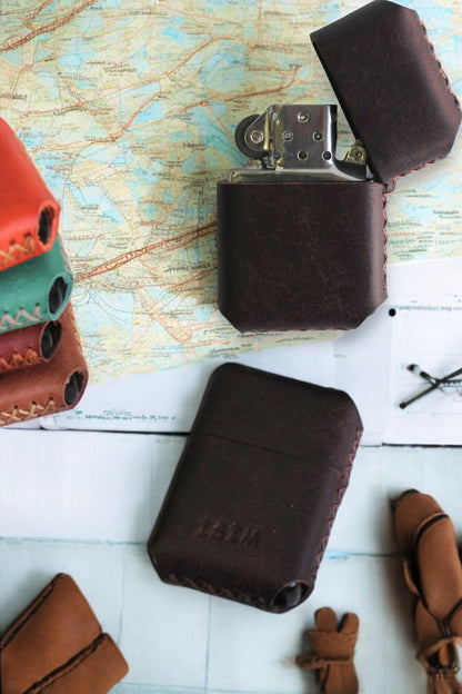 Kişiye Özel El Yapımı Deri Kılıflı Zippo Tarzı Çakmak – Hediye & Özel Günler