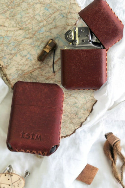 Kişiye Özel El Yapımı Deri Kılıflı Zippo Tarzı Çakmak – Hediye & Özel Günler