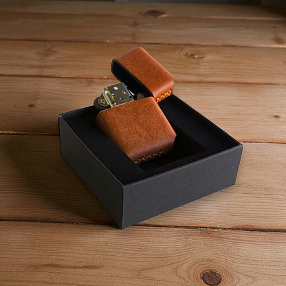 Kişiye Özel El Yapımı Deri Kılıflı Zippo Tarzı Çakmak – Hediye & Özel Günler