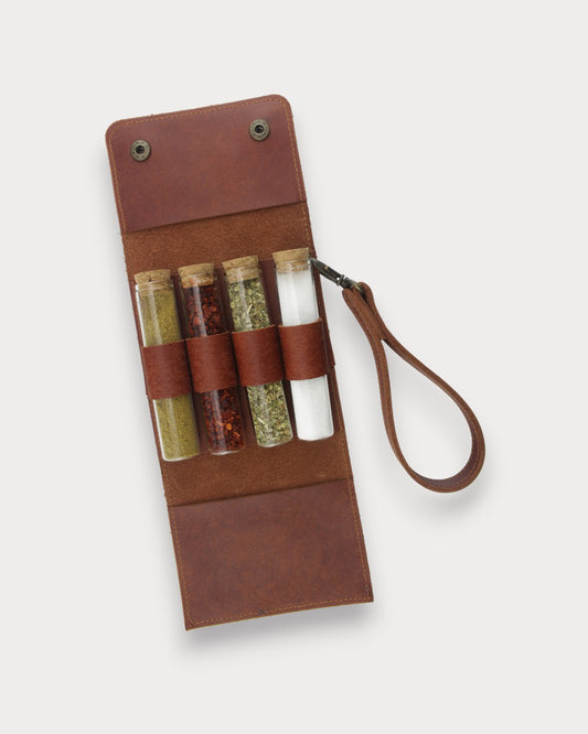 Deri Kamp Baharatlığı – 4 Cam Şişe | Askılı Taşıma